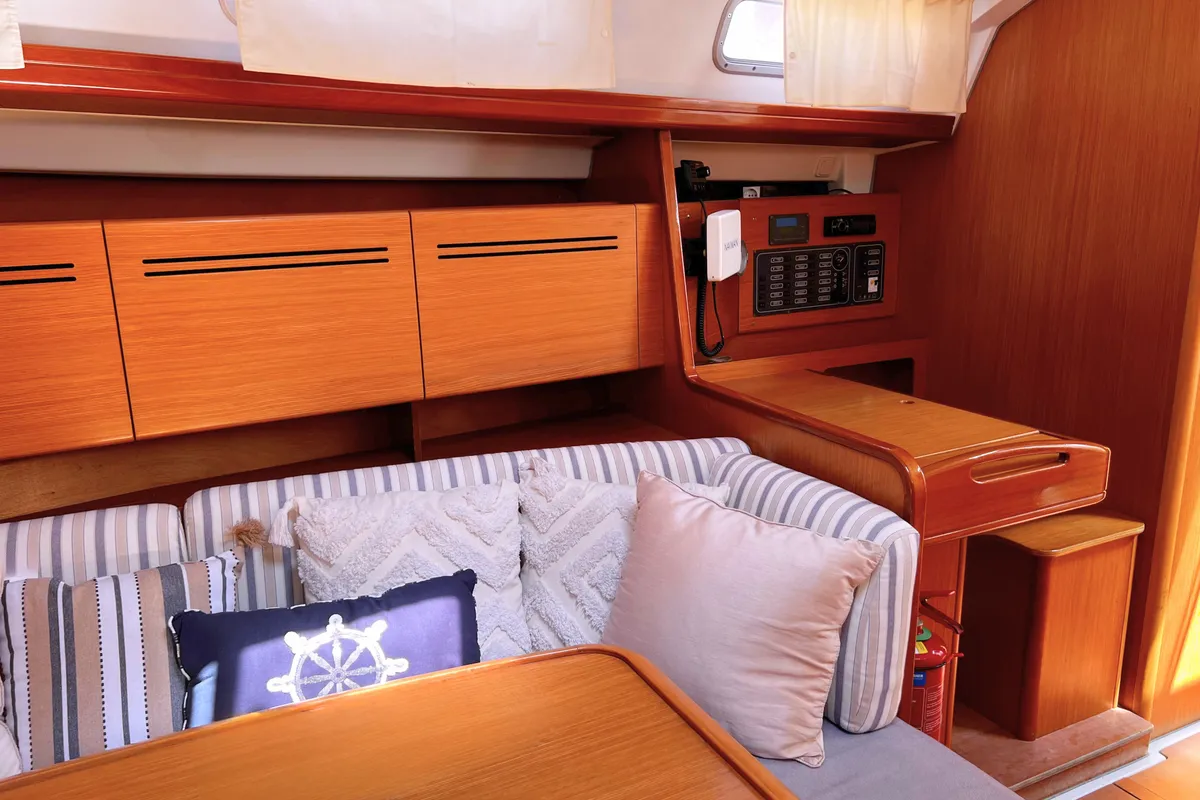Salon of ROUALEYN, a Beneteau Oceanis 43 sailboat at Municipal Unit of Ellomenos, Greece