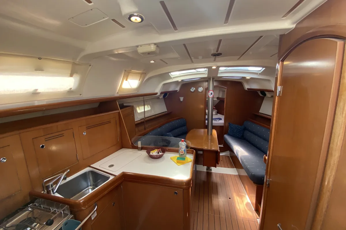 Salon of Tombo, a Beneteau Oceanis 343 sailboat at Fethiye, Turkey