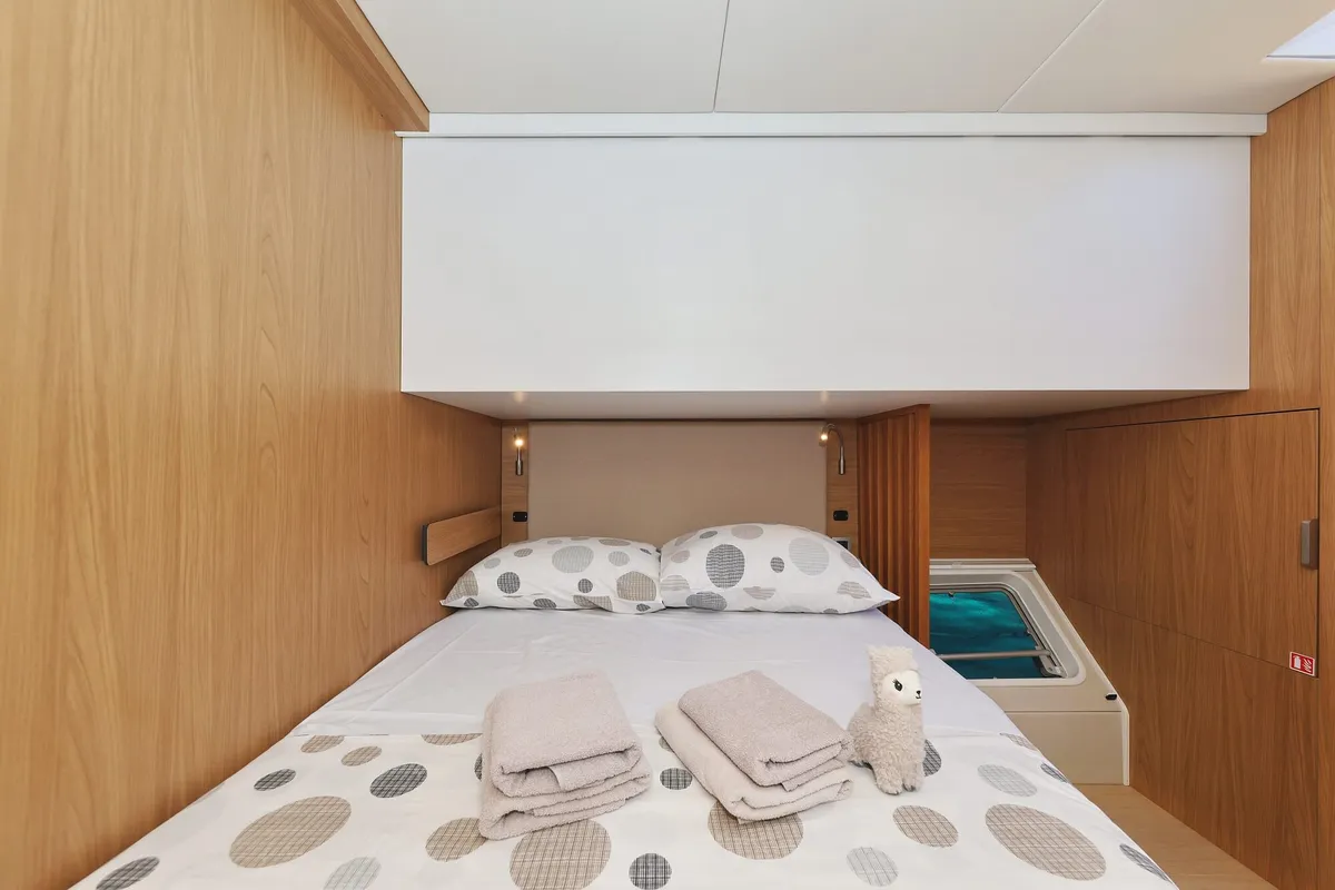 Voilà, a Bali 5.2 catamaran at Grad Kaštela, Croatia