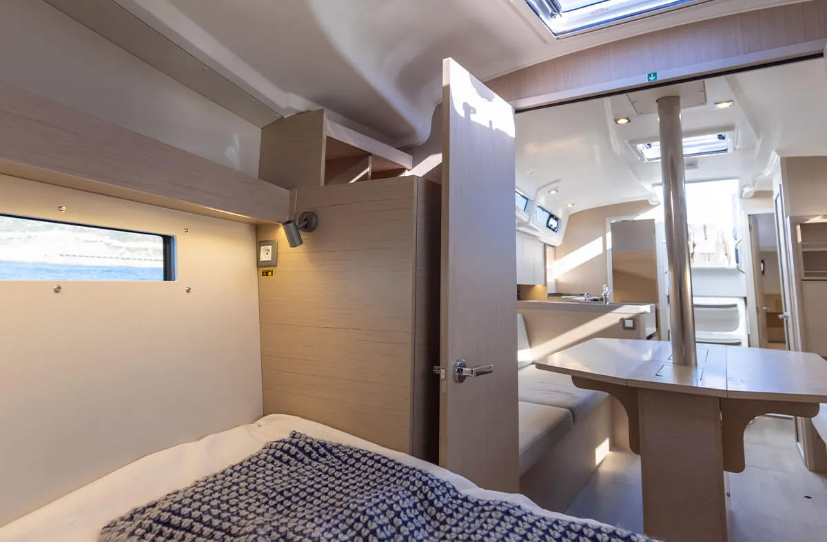 Cabin on No name, a Beneteau Oceanis 34 sailboat at Kerners, France