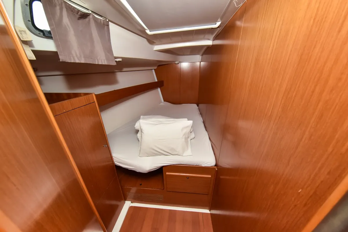 Cabin on Principessa, a Beneteau Cyclades 50.5 sailboat at Općina Sukošan, Croatia
