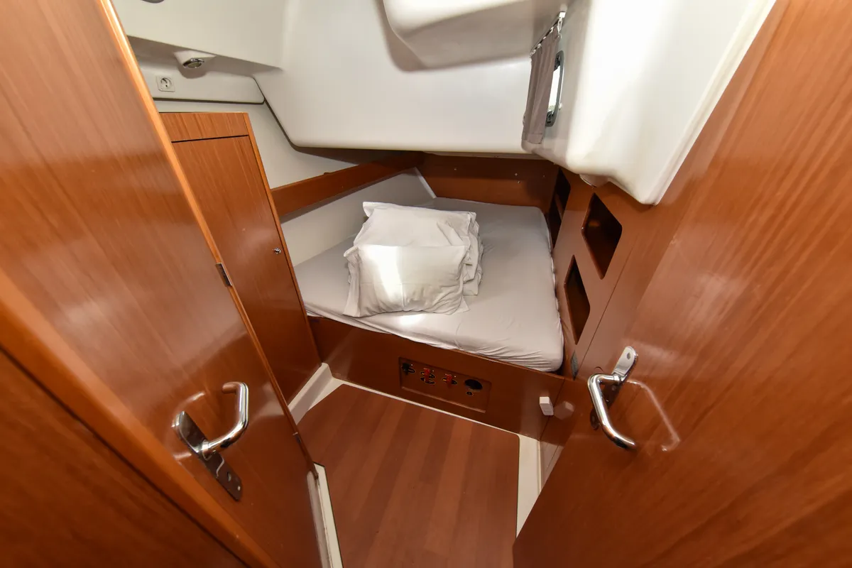 Cabin on Principessa, a Beneteau Cyclades 50.5 sailboat at Općina Sukošan, Croatia
