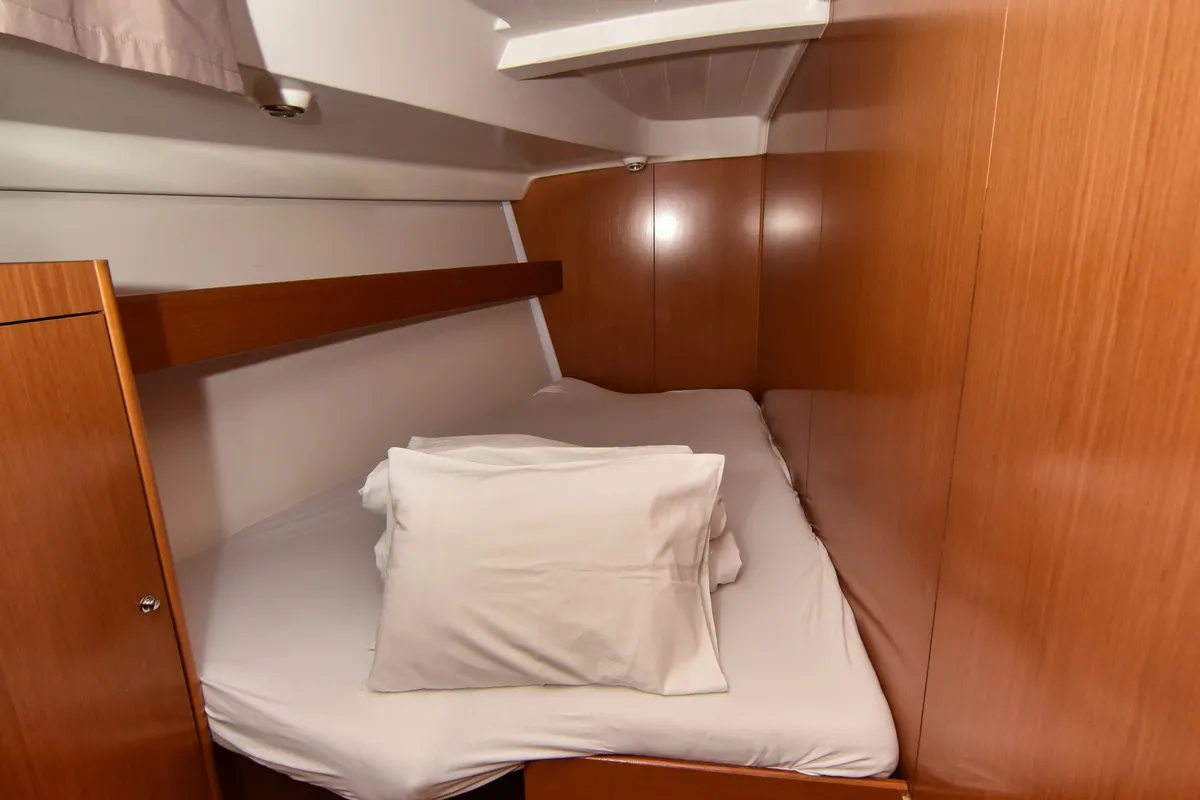 Cabin on Principessa, a Beneteau Cyclades 50.5 sailboat at Općina Sukošan, Croatia