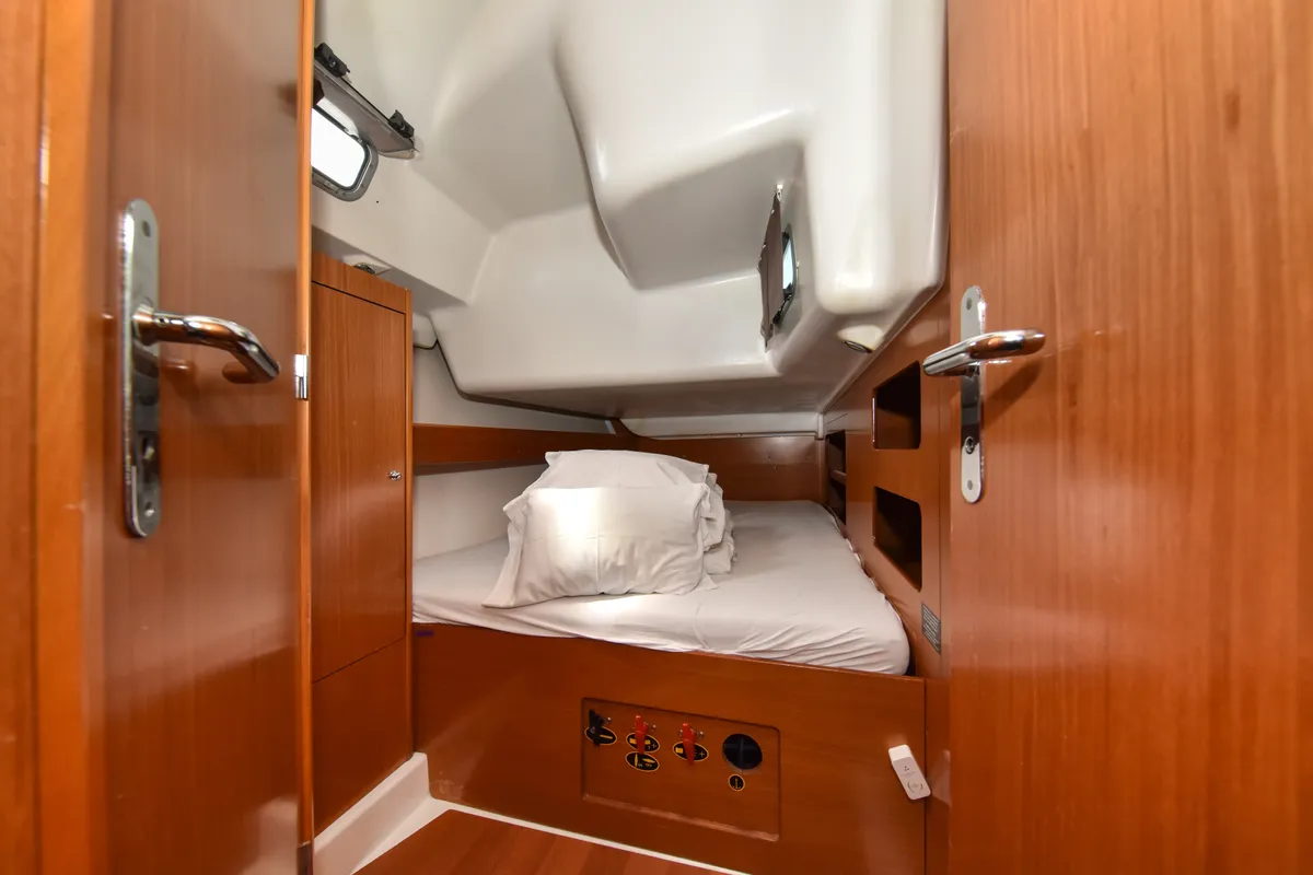 Cabin on Principessa, a Beneteau Cyclades 50.5 sailboat at Općina Sukošan, Croatia