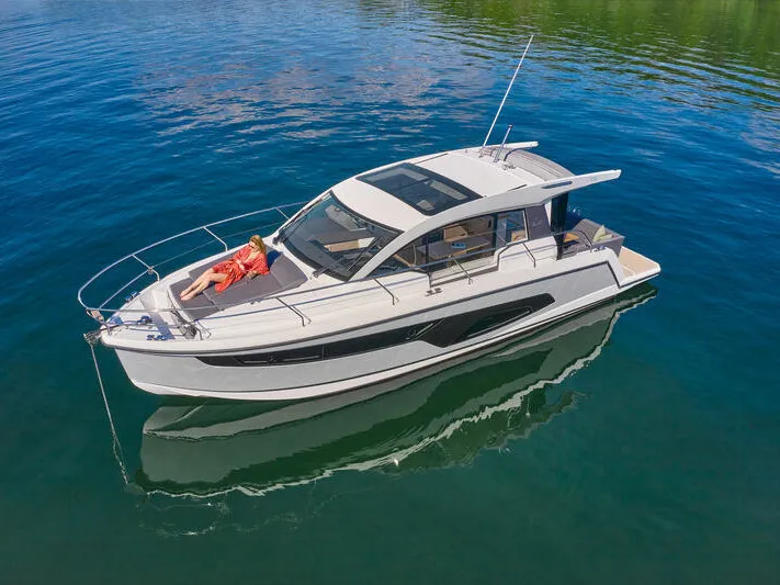 Exterior view of Min Maity, a Sealine C335 motorboat at Grad Pula, Croatia