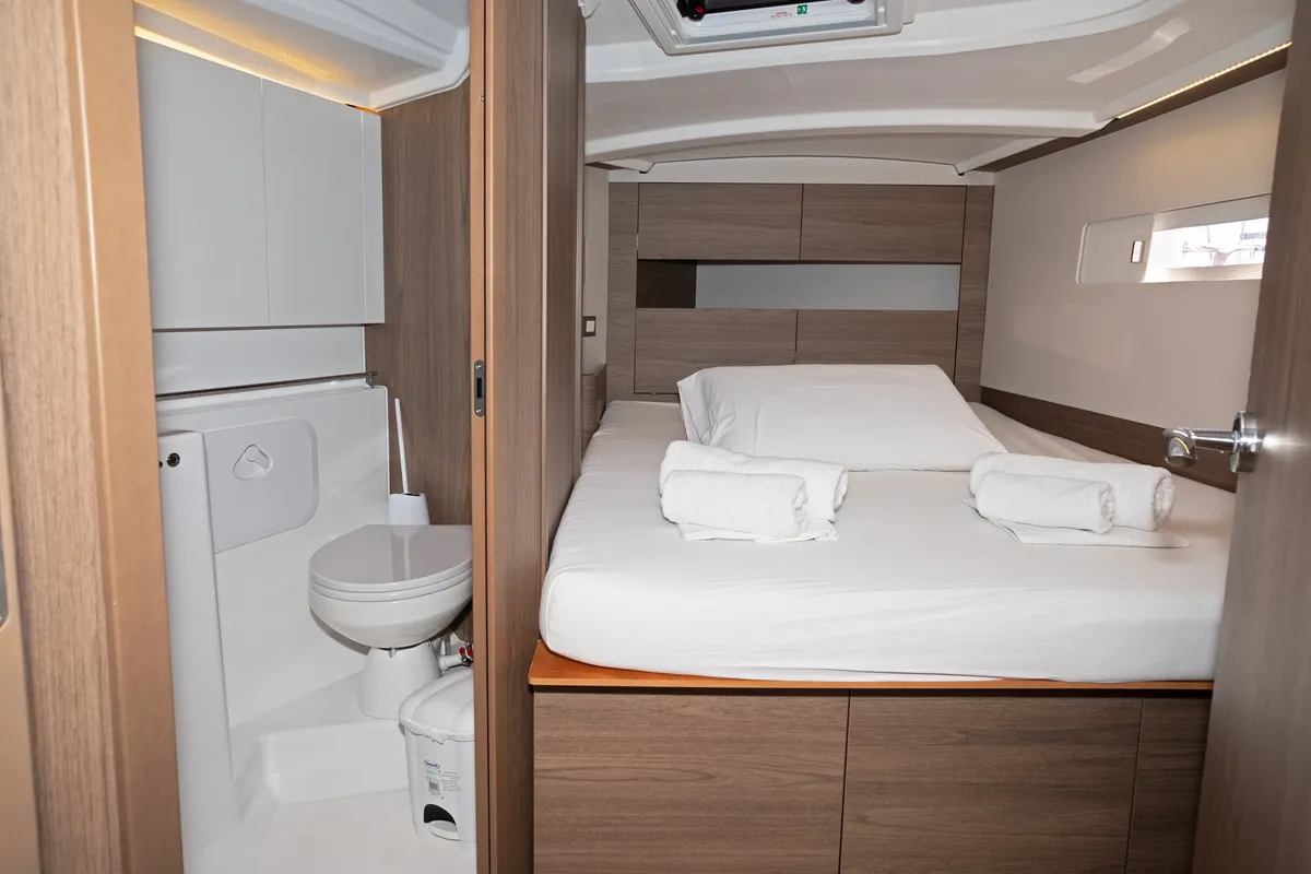 Cabin on Sutivan, a Jeanneau Sun Odyssey 415 sailboat at Split, Croatia