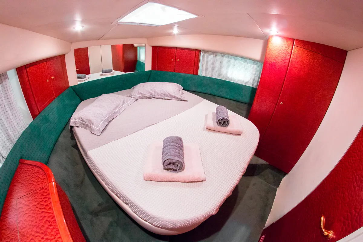 Cabin on Princess 38, a motorboat at Parikia, Greece