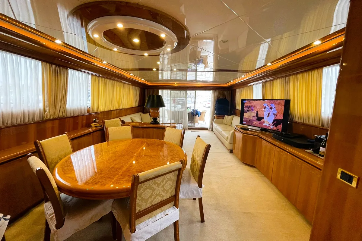 Salon of CANADOS 86 Fly, a Canados 86 motorboat at Salerno, Italy