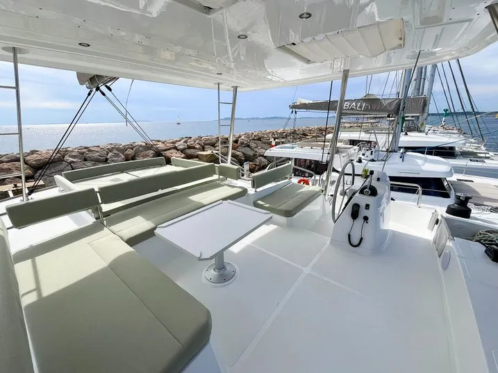Deck of Queen Mary, a Bali 4.6 - 4 cab. OW catamaran at Hyères, France