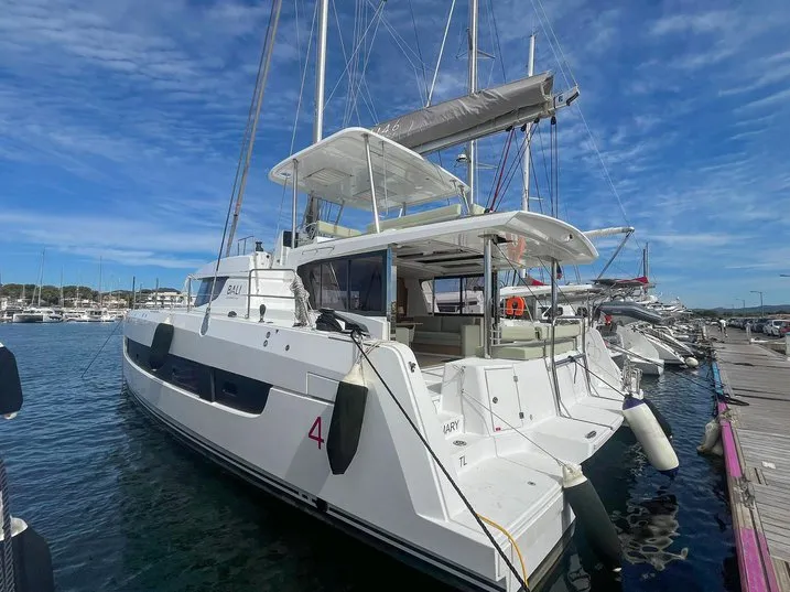 Exterior view of Queen Mary, a Bali 4.6 - 4 cab. OW catamaran at Hyères, France