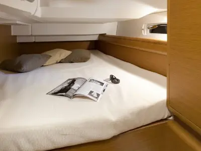 Cabin on Sunsail 41 Classic, a Jeanneau Sun Odyssey 419 sailboat at Pa Khlok, Thailand