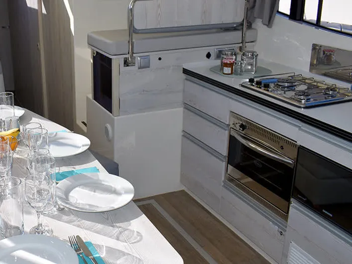 Galley of Horizon 4 - Premier 2, a Cygnet Horizon 4 motorboat at Hesse, France