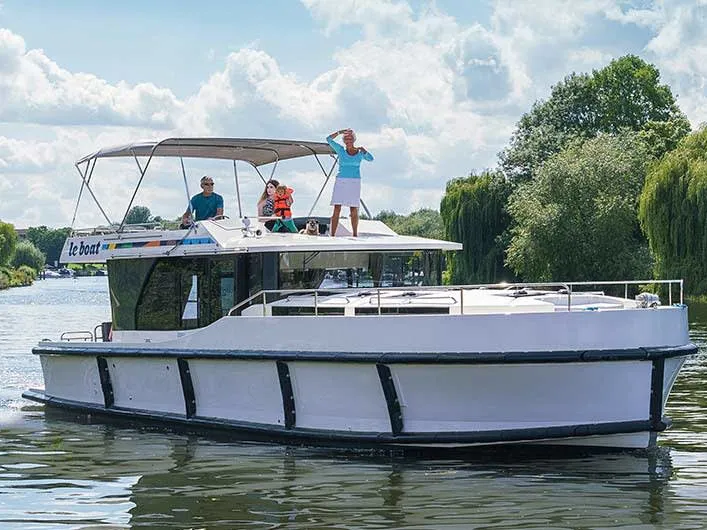 Exterior view of Horizon 4 - Premier 2, a Cygnet Horizon 4 motorboat at Hesse, France