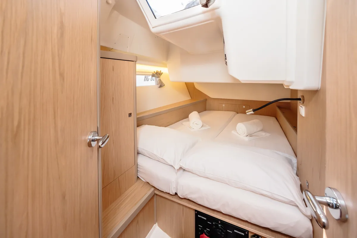 Cabin on Mizzica, a Beneteau Oceanis 45 sailboat at Capo d'Orlando, Italy