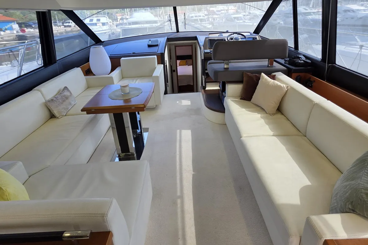 Salon of Very Bery, a Prestige 550 Fly motorboat at Primošten, Croatia