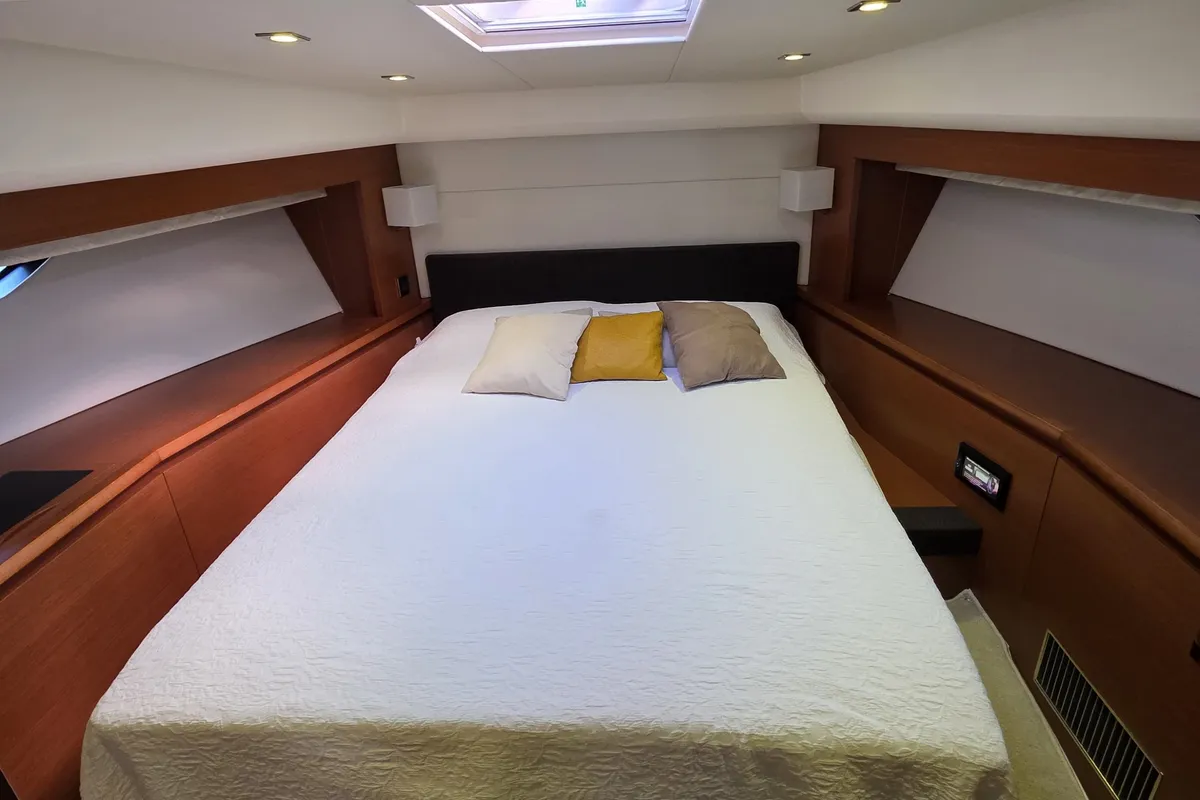 Cabin on Very Bery, a Prestige 550 Fly motorboat at Primošten, Croatia