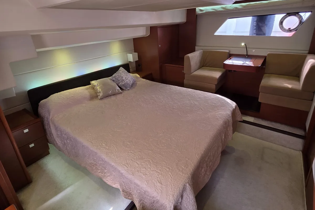 Cabin on Very Bery, a Prestige 550 Fly motorboat at Primošten, Croatia
