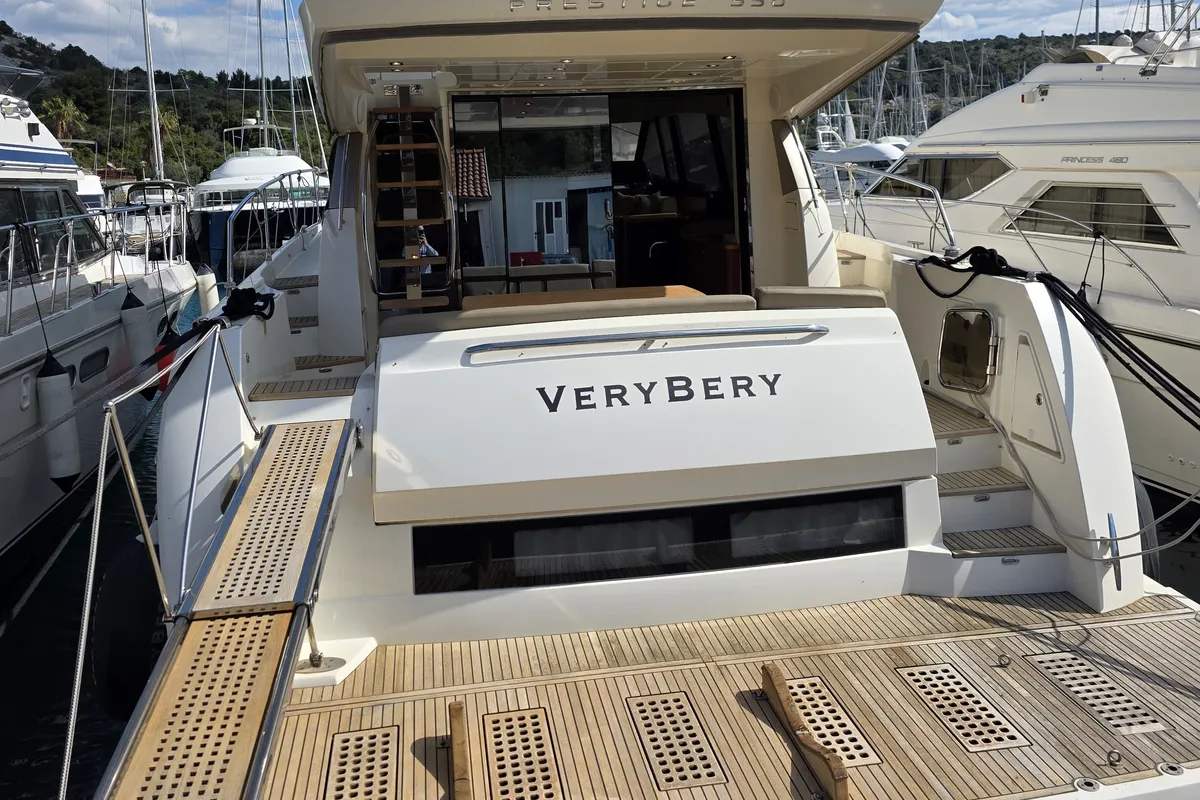 Exterior view of Very Bery, a Prestige 550 Fly motorboat at Primošten, Croatia