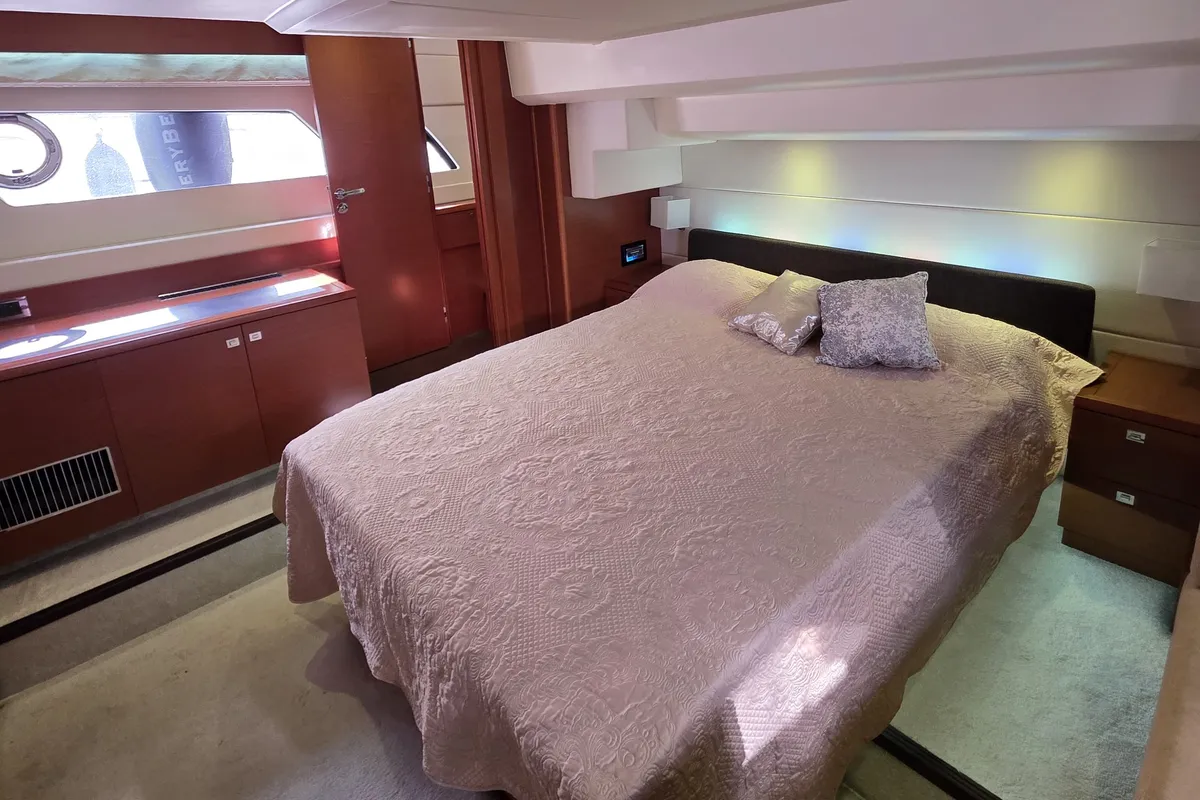 Cabin on Very Bery, a Prestige 550 Fly motorboat at Primošten, Croatia