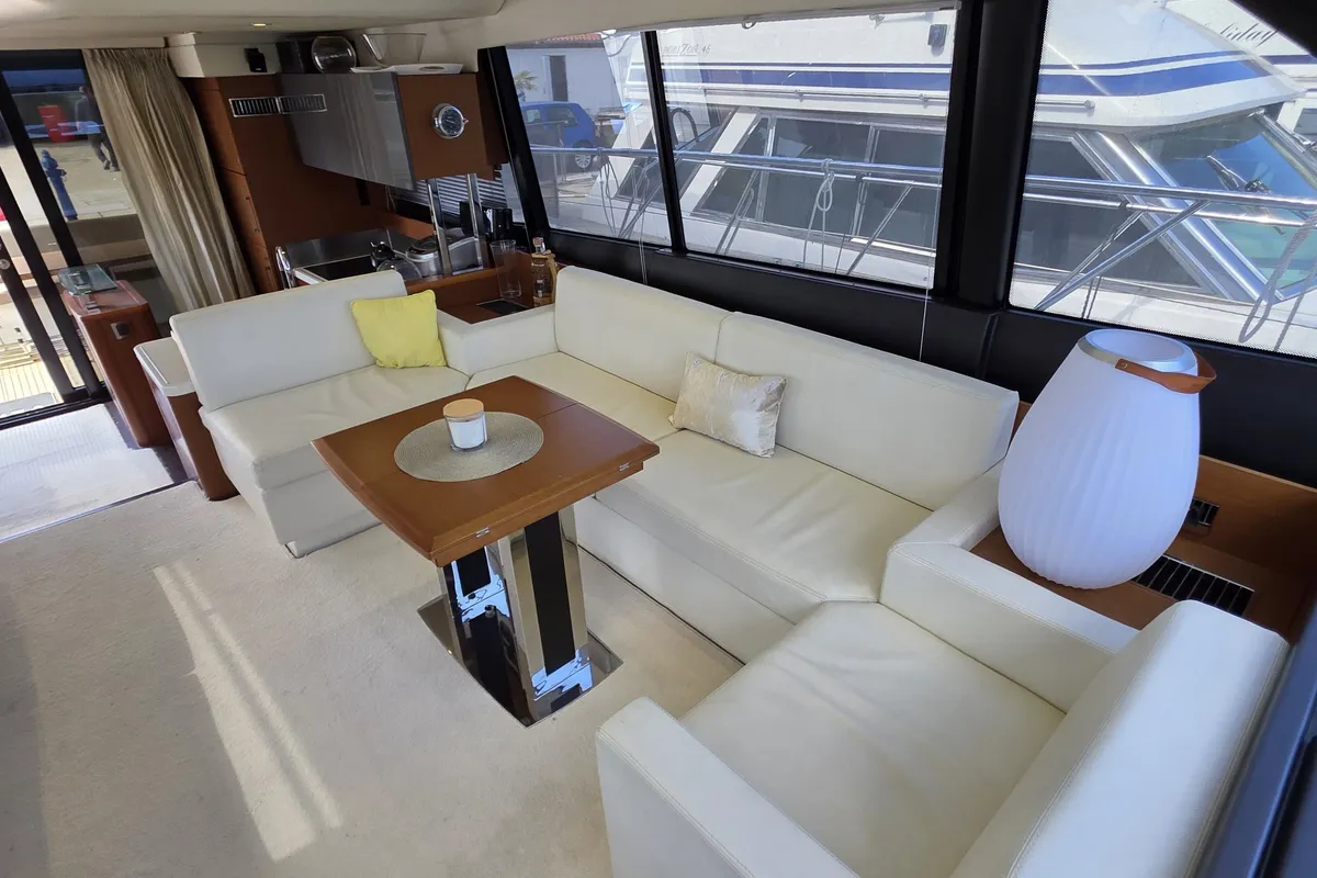 Salon of Very Bery, a Prestige 550 Fly motorboat at Primošten, Croatia