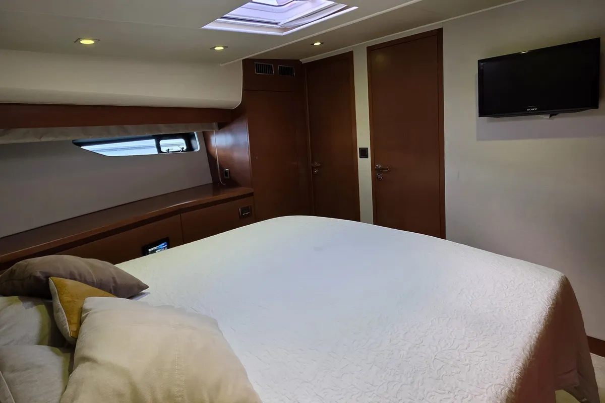 Cabin on Very Bery, a Prestige 550 Fly motorboat at Primošten, Croatia