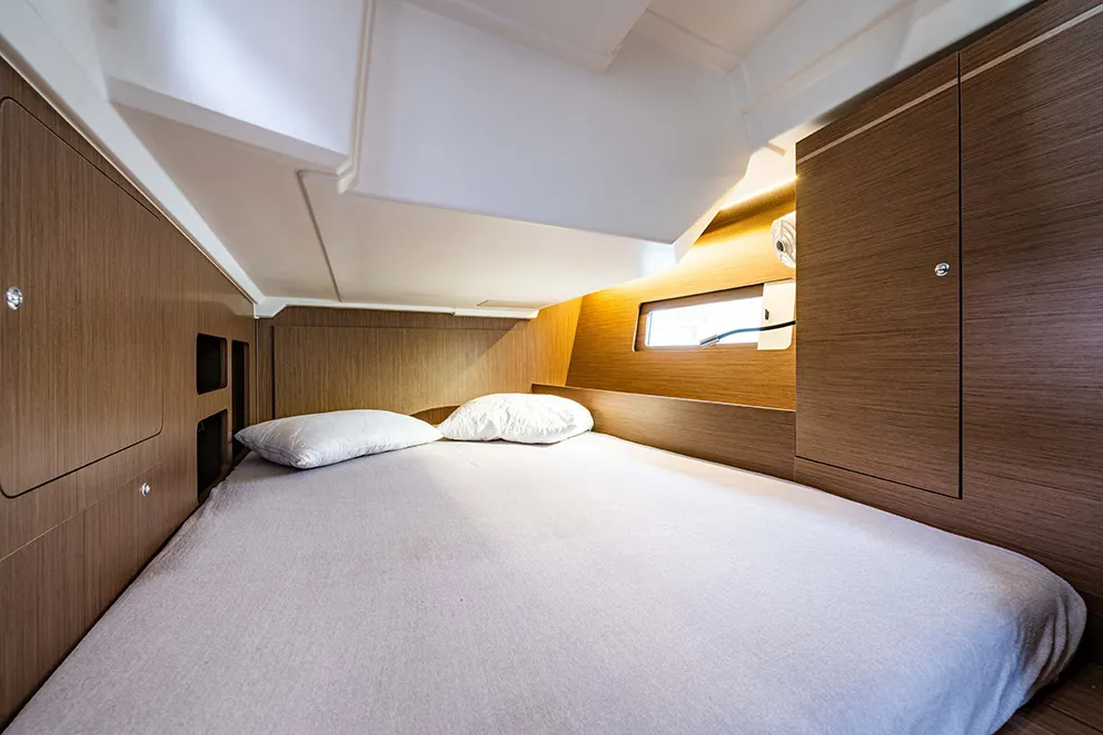 Cabin on Esperanza, a Beneteau Oceanis 46.1 sailboat at Lavrion, Greece