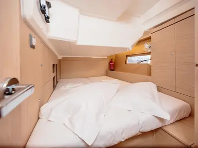 Cabin on Nefele, a Beneteau Oceanis 46.1 sailboat at Rosignano Solvay, Italy