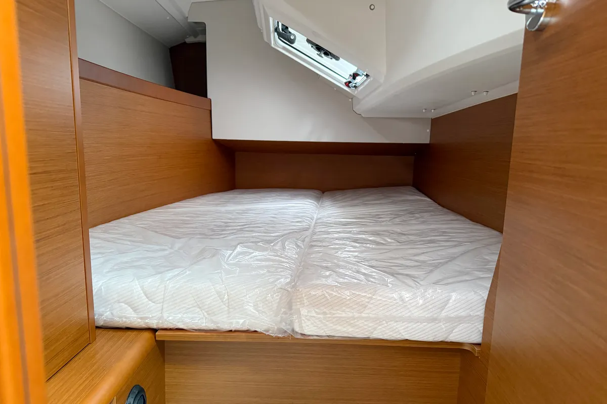 Cabin on Serineh, a Jeanneau Sun Odyssey 349 sailboat at Punat, Croatia