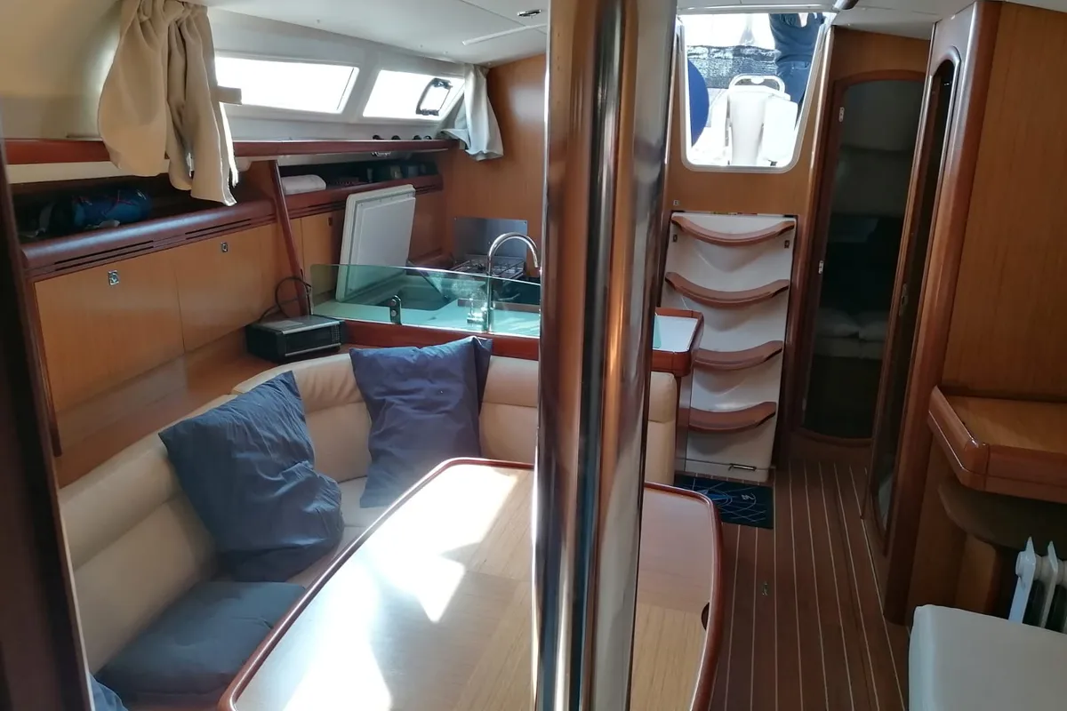 Salon of Xenia, a Jeanneau Sun Odyssey 39i sailboat at Piombino, Italy