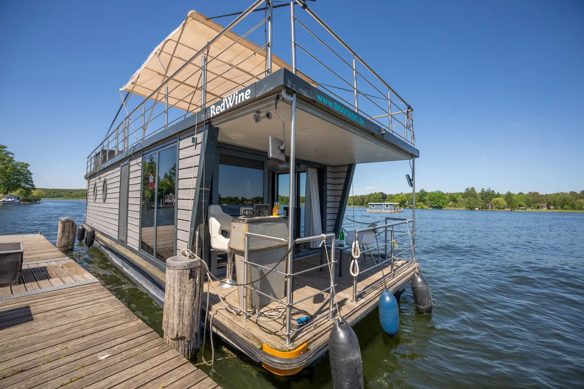 Exterior view of RedWine, a Woma D13 motorboat at Fürstenberg/Havel, Germany