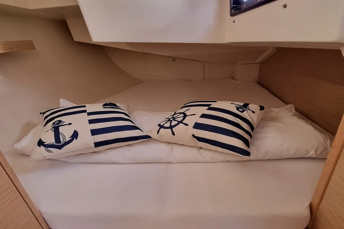 Cabin on Larod, a Hanse 348 sailboat at Pula, Croatia