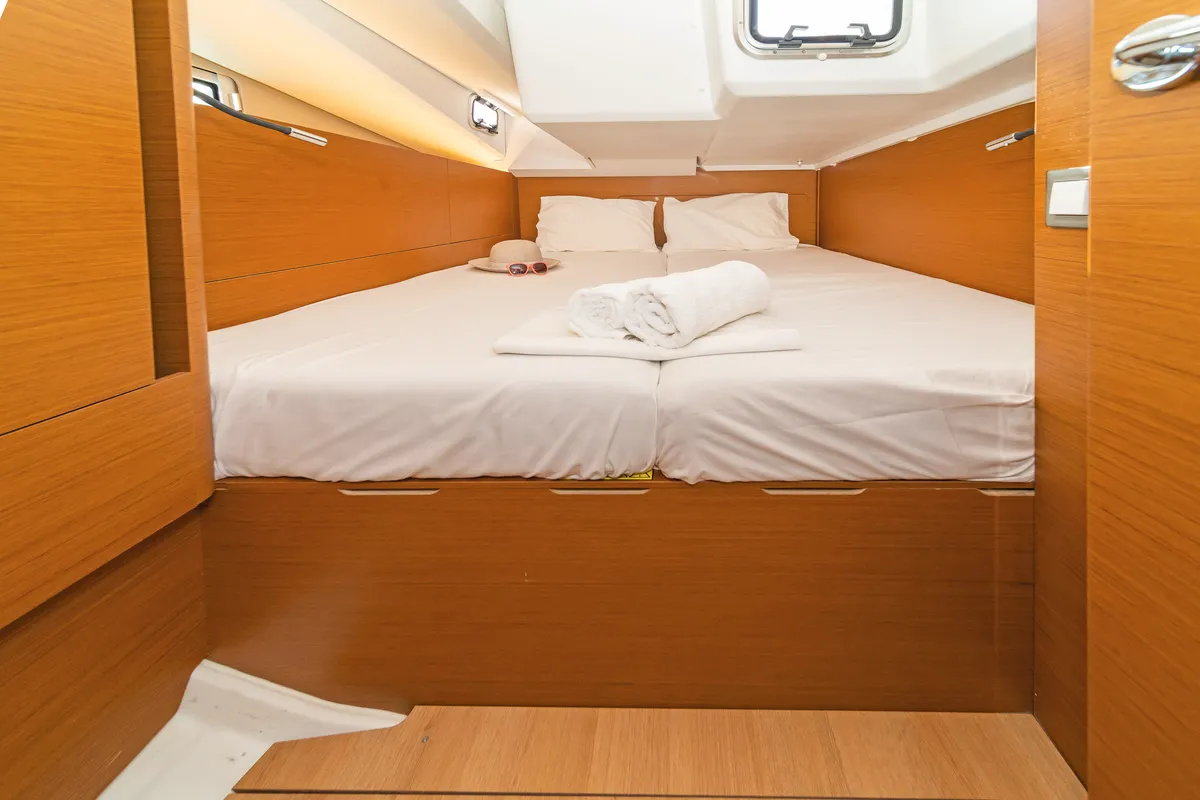 Cabin on Lefkippi, a Jeanneau Sun Odyssey 440 sailboat at Kos, Greece