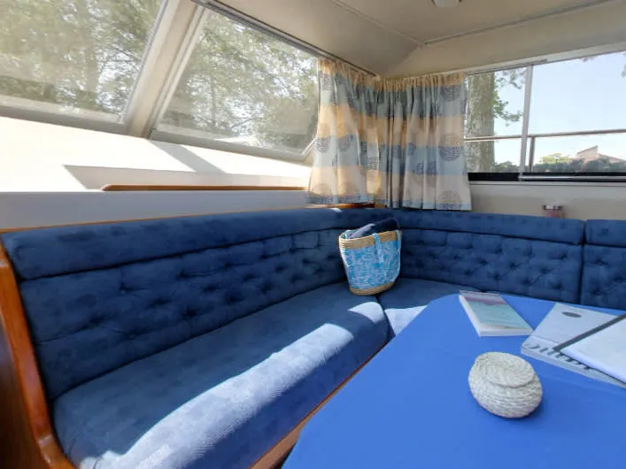 Salon of Royal Classique - Comfort 19, a Cygnet Royal Classique motorboat at Castelnaudary, France