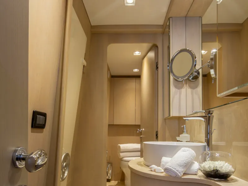 Head on SUMMER FUN, a Admiral 101 motor yacht at Athens, Greece