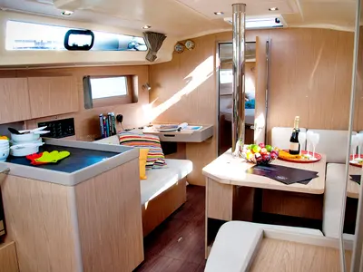 Salon of Cicala Sapiente, a Beneteau Oceanis 41.1 sailboat at Bocca di Magra, Italy