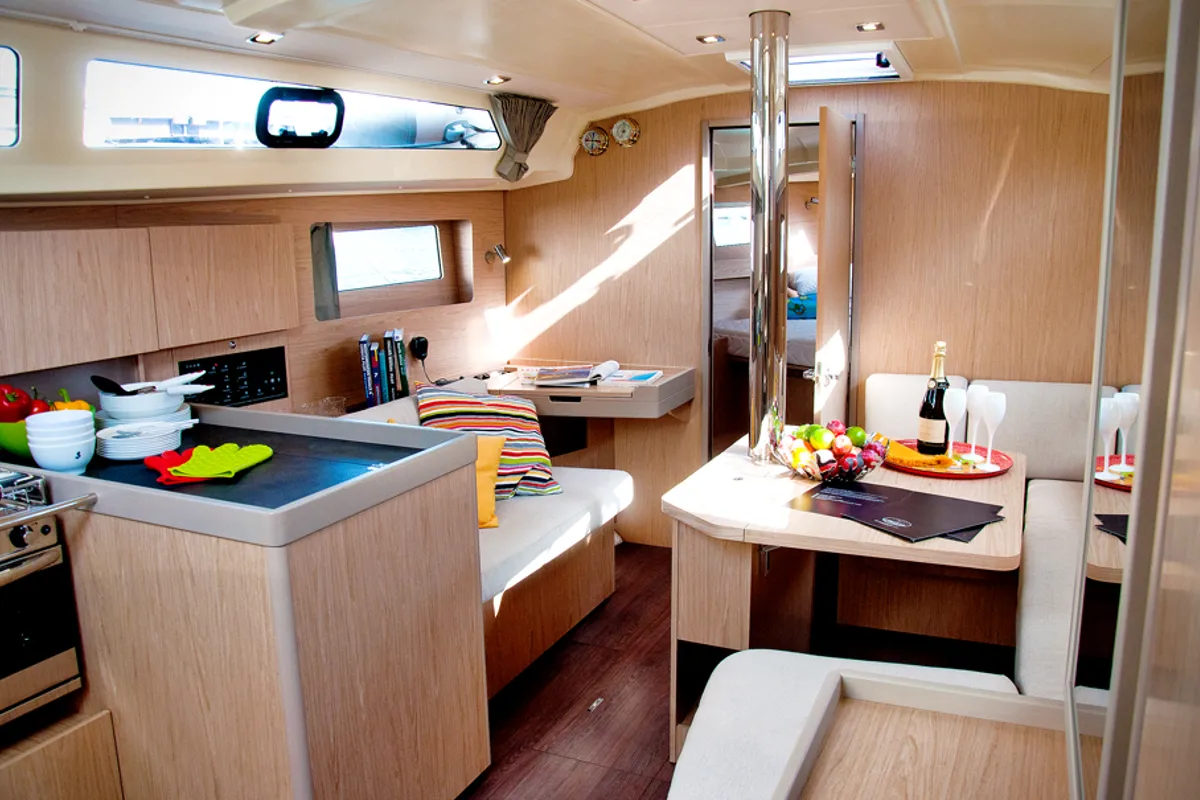 Salon of Cicala Sapiente, a Beneteau Oceanis 41.1 sailboat at Bocca di Magra, Italy