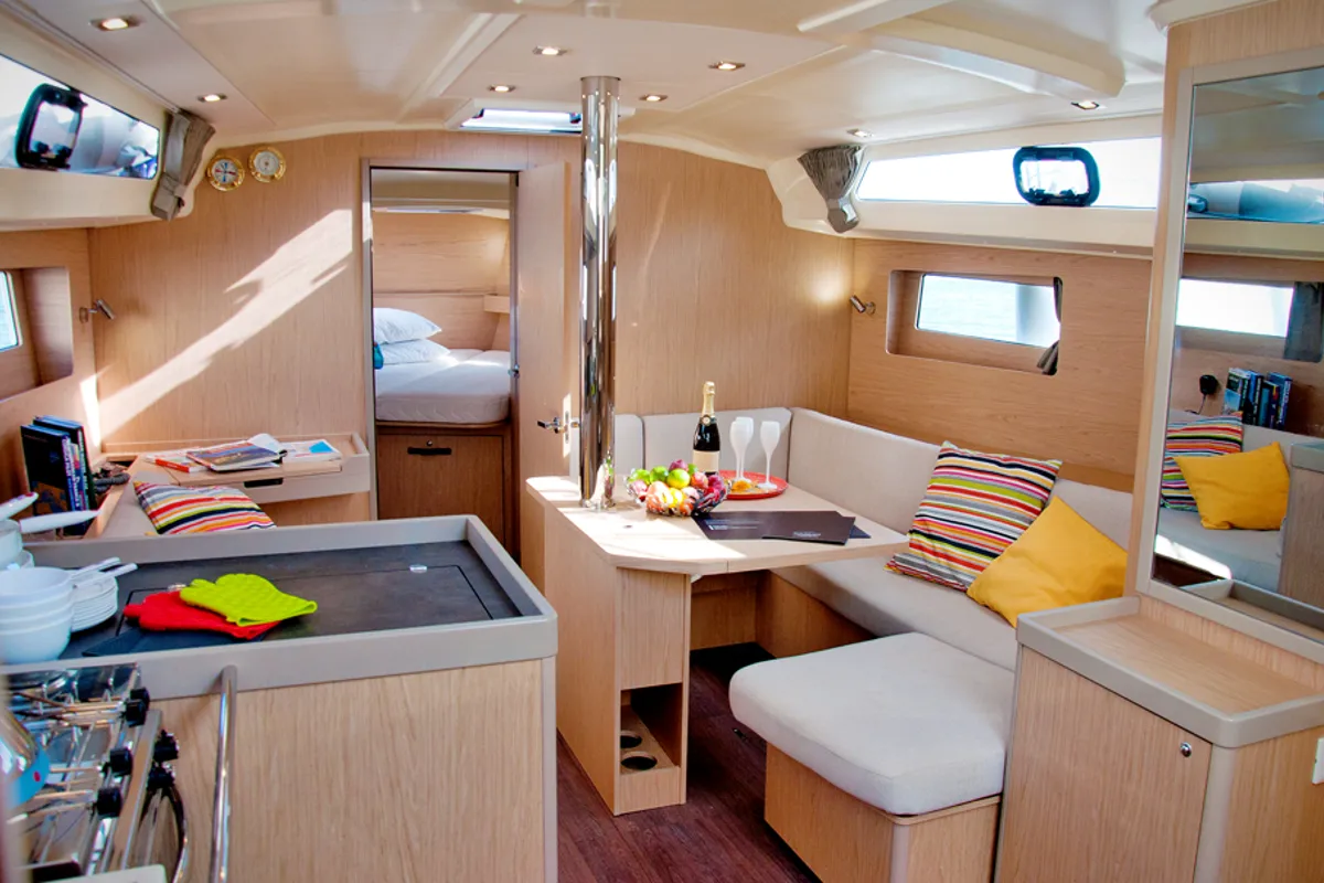 Salon of Cicala Sapiente, a Beneteau Oceanis 41.1 sailboat at Bocca di Magra, Italy