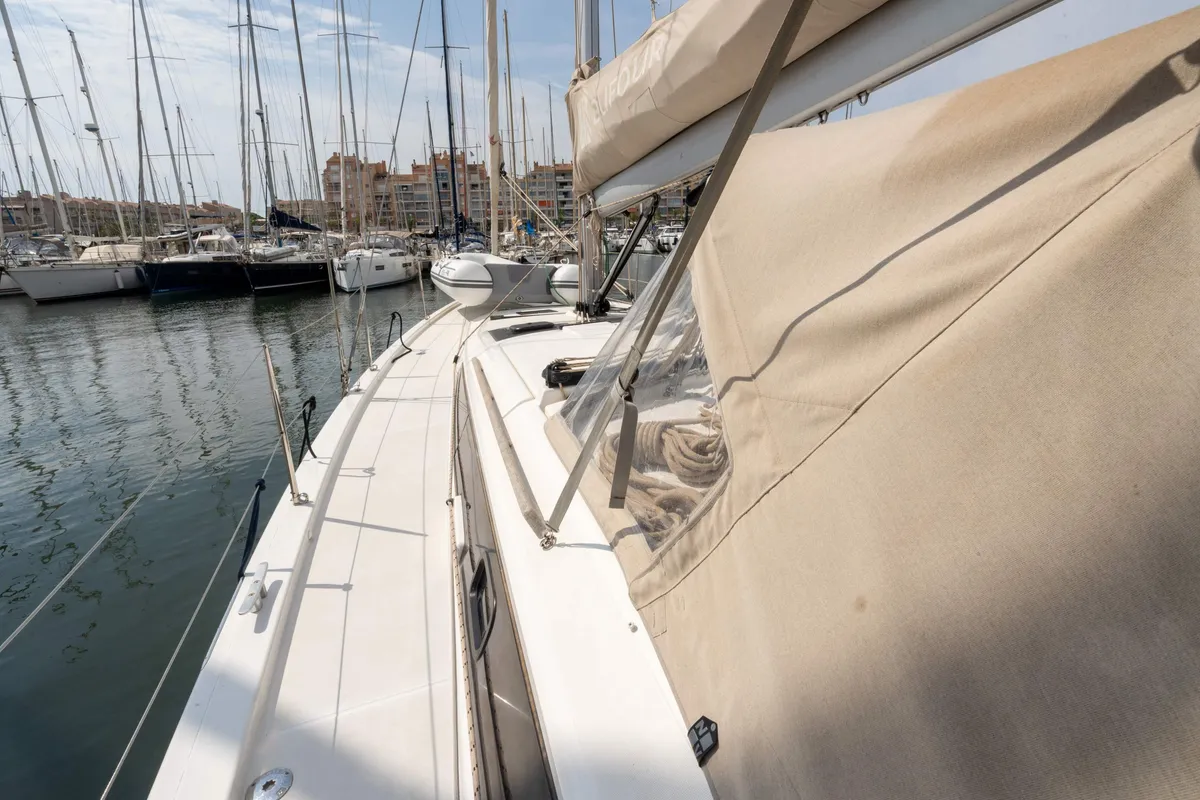 Deck of Etosha, a Dufour 430 sailboat at Hyères, France