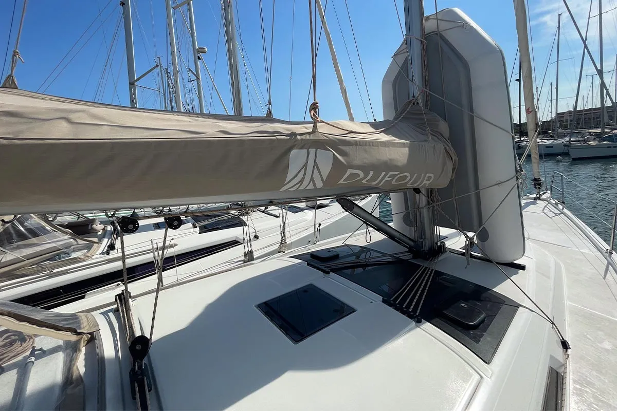 Deck of Etosha, a Dufour 430 sailboat at Hyères, France