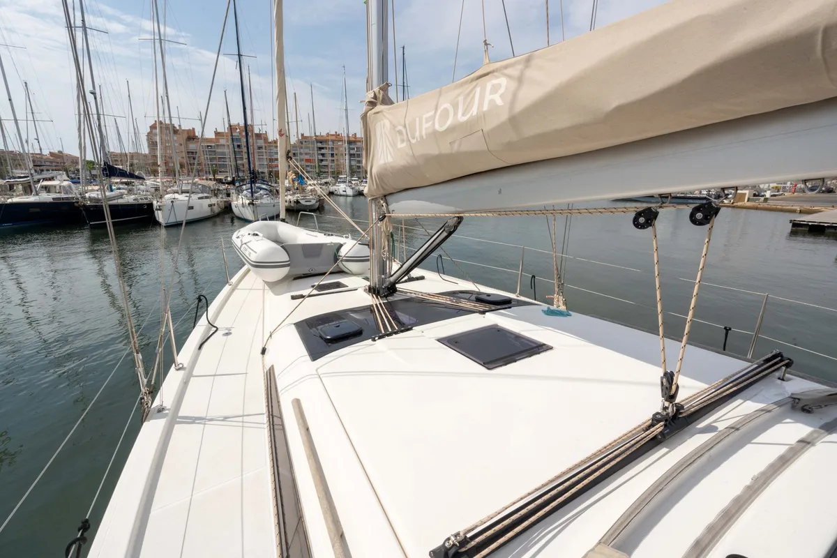 Deck of Etosha, a Dufour 430 sailboat at Hyères, France