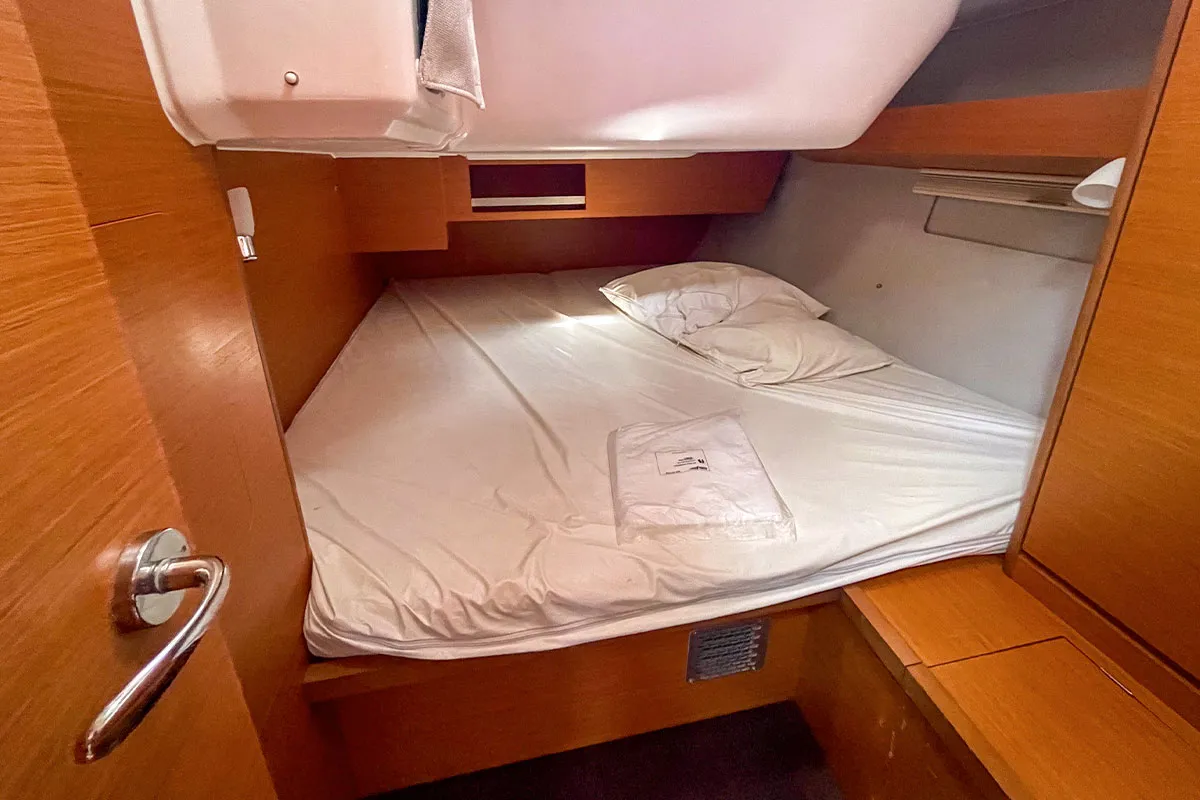 Cabin on Etosha, a Dufour 430 sailboat at Hyères, France