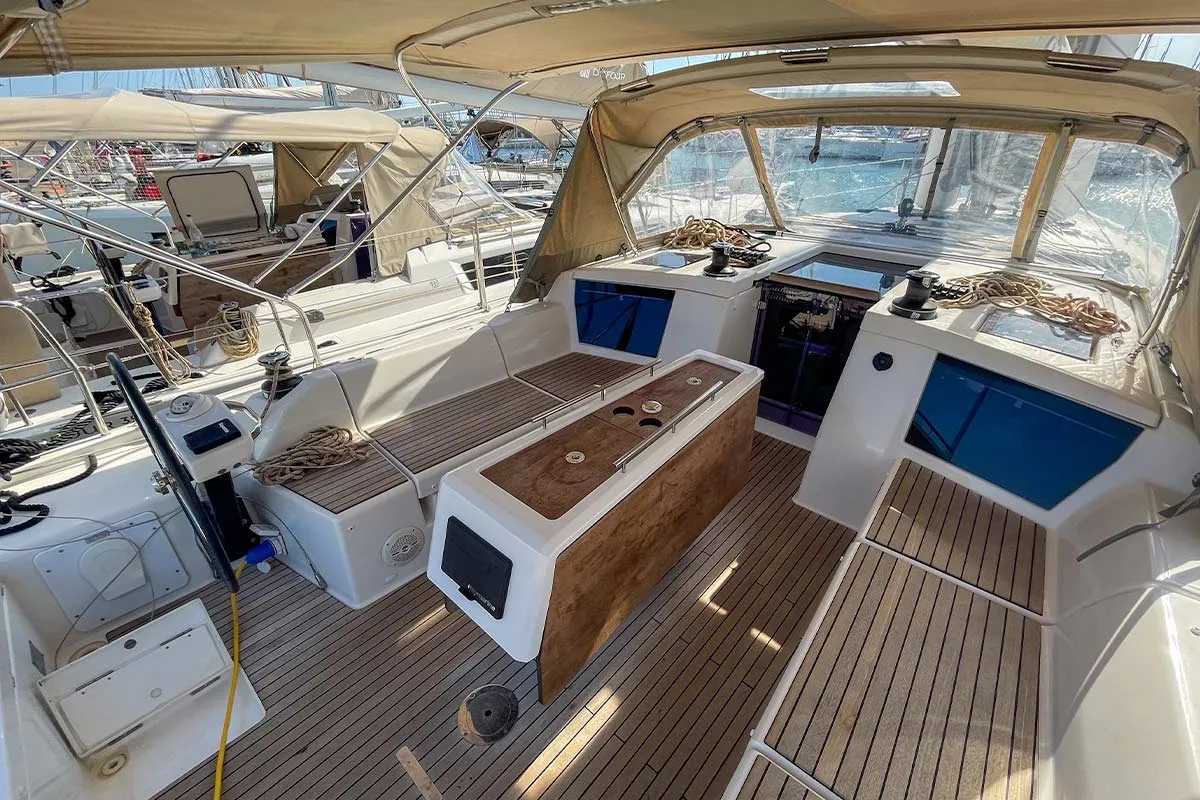 Deck of Etosha, a Dufour 430 sailboat at Hyères, France