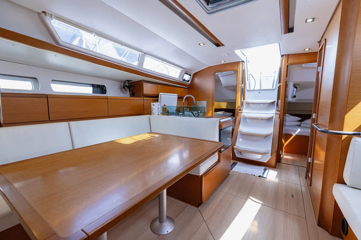 Salon of Ventus, a Jeanneau Sun Odyssey 449 sailboat at Kaštela, Croatia