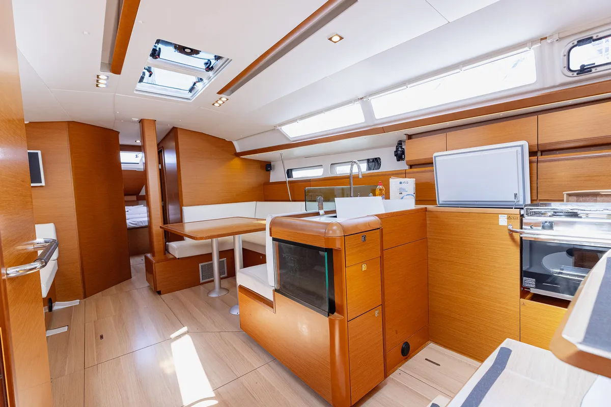 Salon of Ventus, a Jeanneau Sun Odyssey 449 sailboat at Kaštela, Croatia