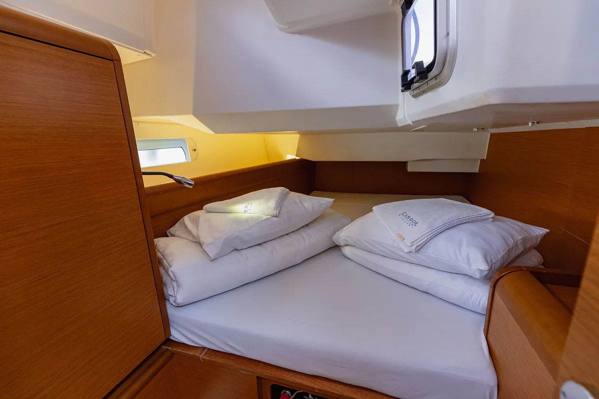 Cabin on Ventus, a Jeanneau Sun Odyssey 449 sailboat at Kaštela, Croatia