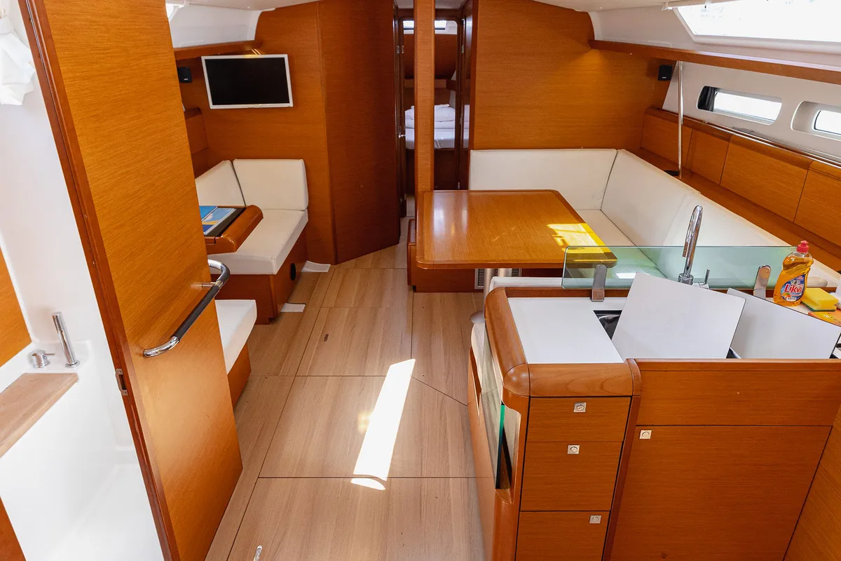 Salon of Ventus, a Jeanneau Sun Odyssey 449 sailboat at Kaštela, Croatia