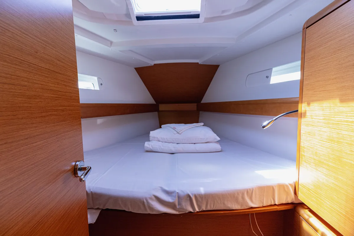 Cabin on Ventus, a Jeanneau Sun Odyssey 449 sailboat at Kaštela, Croatia