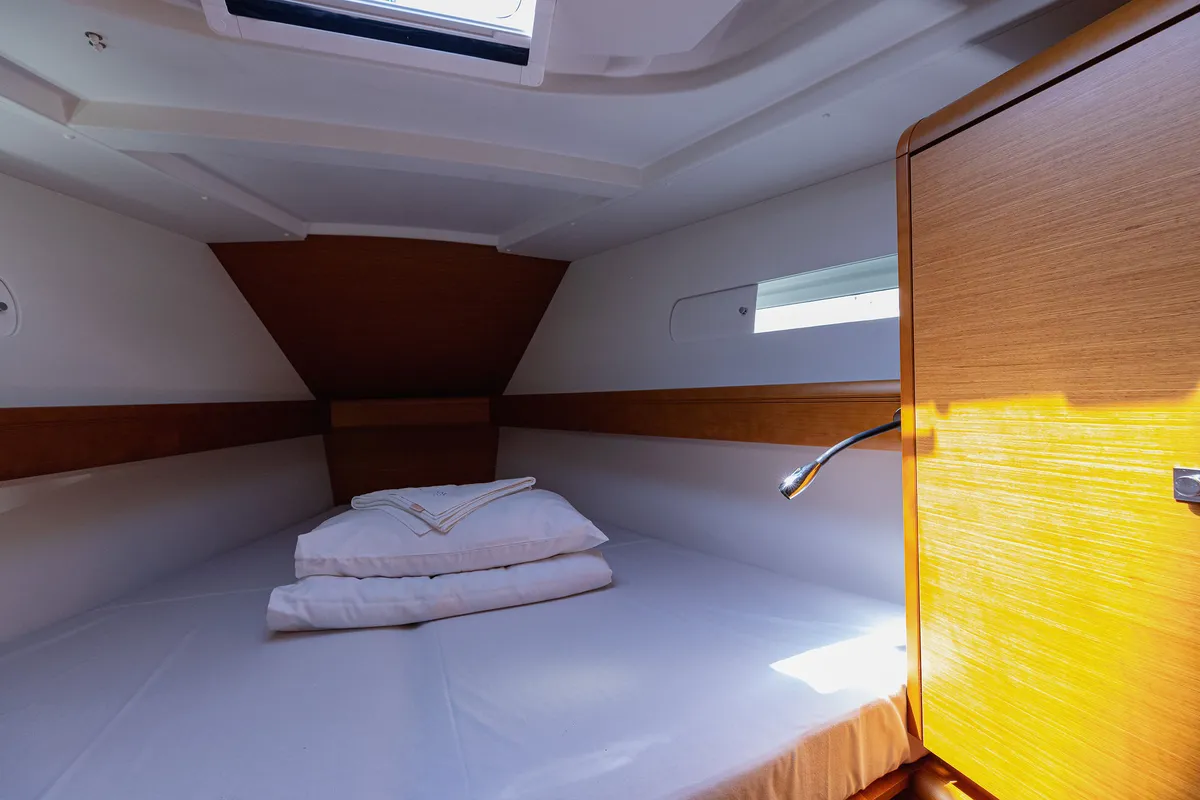 Cabin on Ventus, a Jeanneau Sun Odyssey 449 sailboat at Kaštela, Croatia