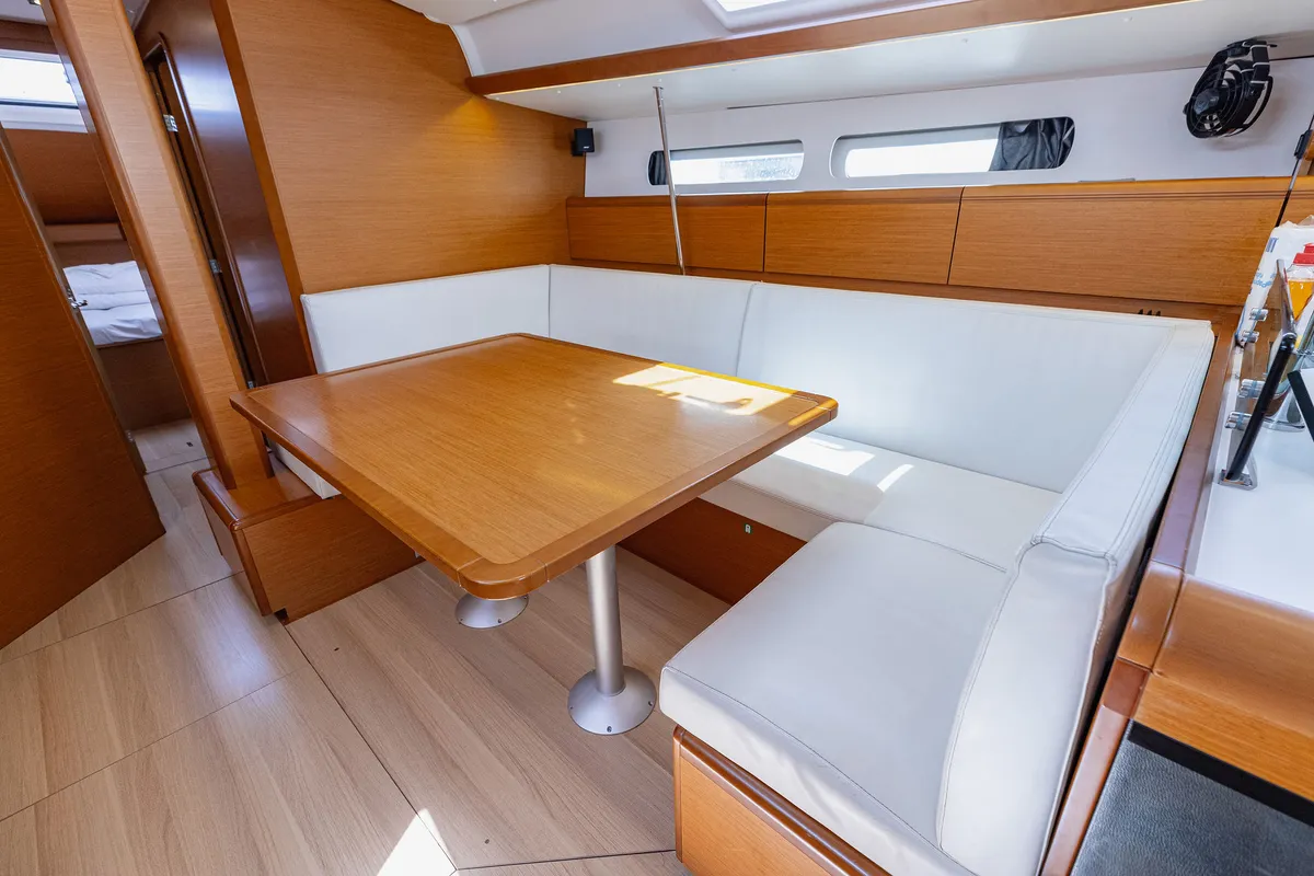 Salon of Ventus, a Jeanneau Sun Odyssey 449 sailboat at Kaštela, Croatia
