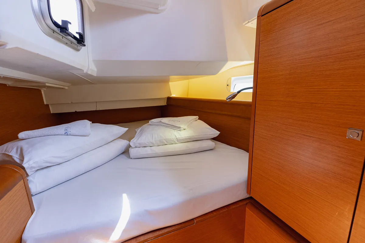 Cabin on Ventus, a Jeanneau Sun Odyssey 449 sailboat at Kaštela, Croatia